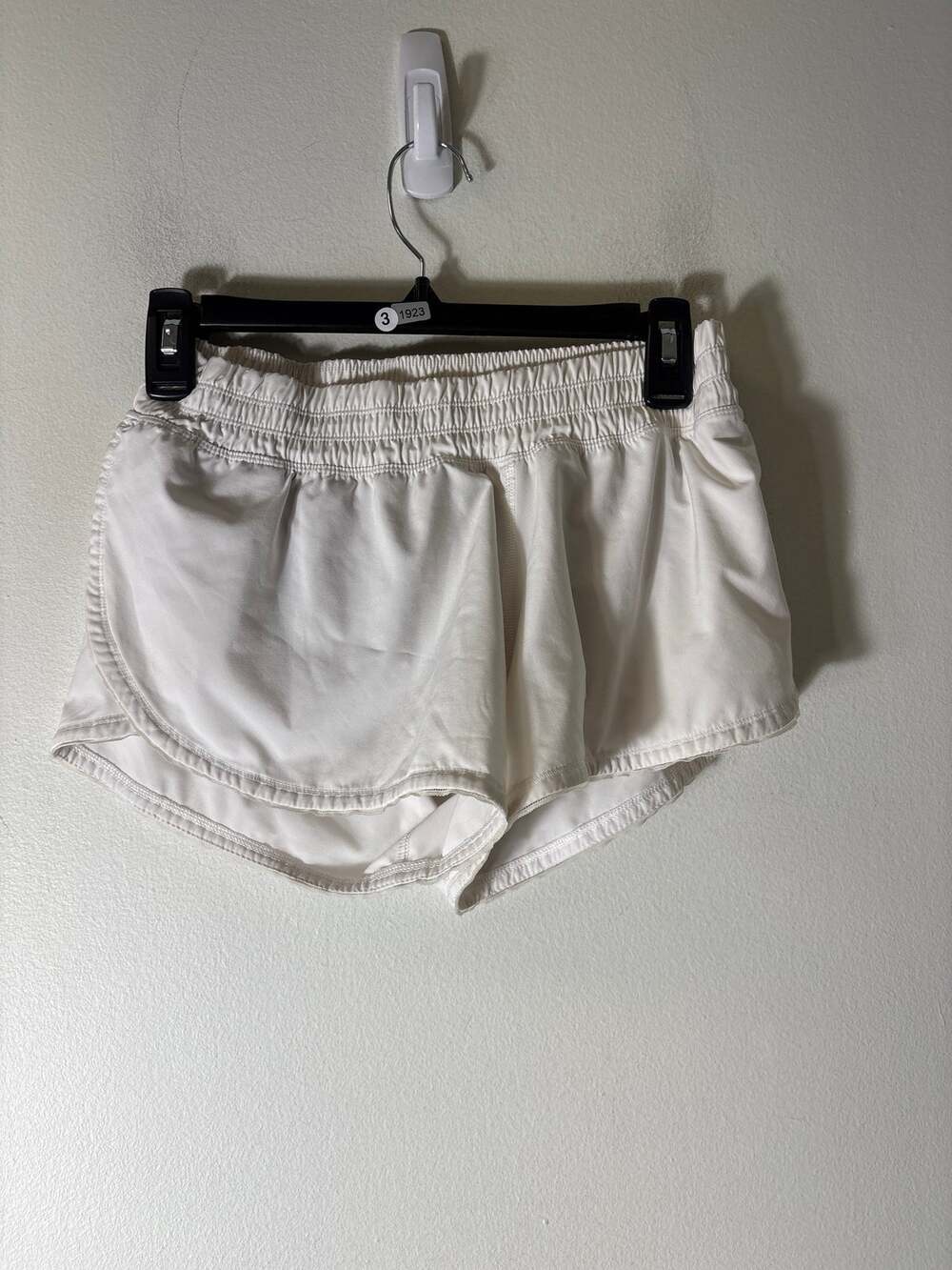 Lululemon Crisp White 3" Inseam Athletic Shorts Sz 4